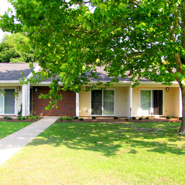 Royal American Properties Graceland Manor Graceville Fl