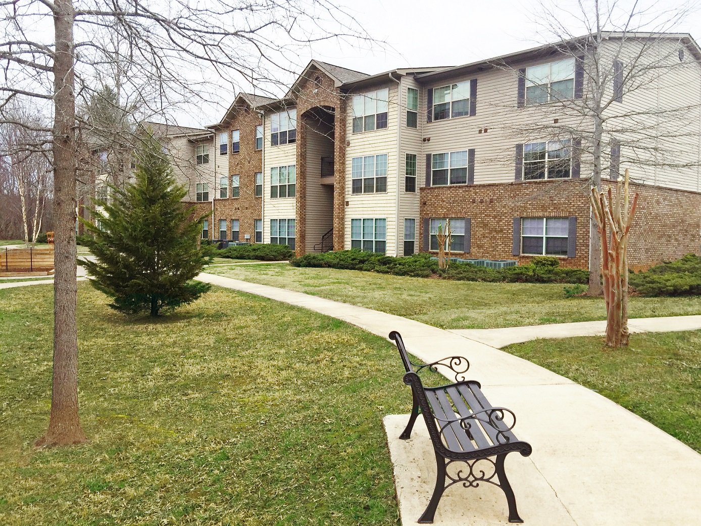 Royal American Properties Enota Village Apartment Homes Young Harris Ga