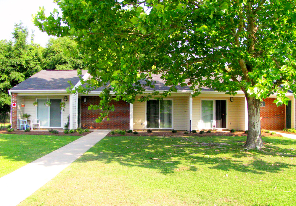 Royal American Properties Graceland Manor Graceville Fl