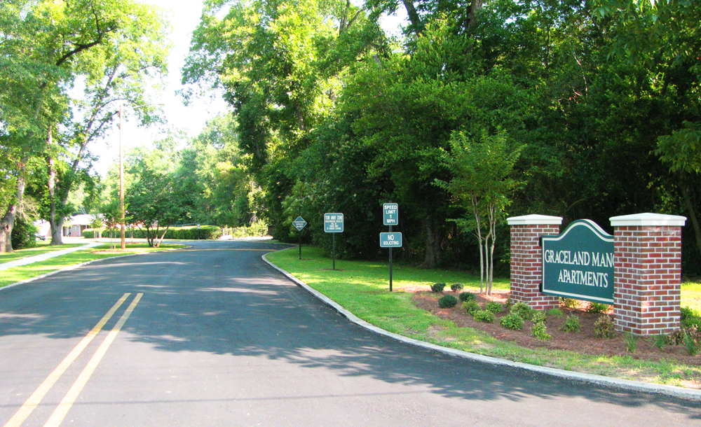 Royal American Properties Graceland Manor Graceville Fl